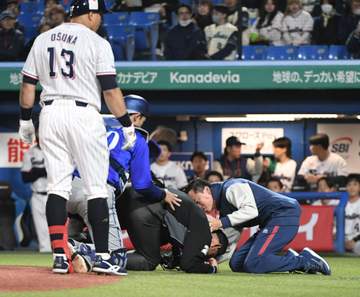 DeNA・筒香 自身の代打安打よりアクシデントで交代の川上球審を心配「無事を祈るだけです」