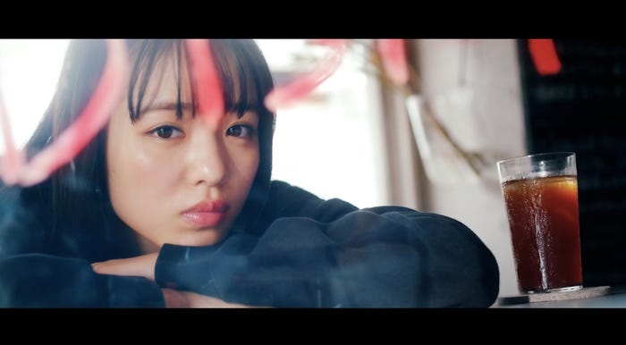 横田真悠/Hava a Nice Day!「わたしを離さないで」MVより