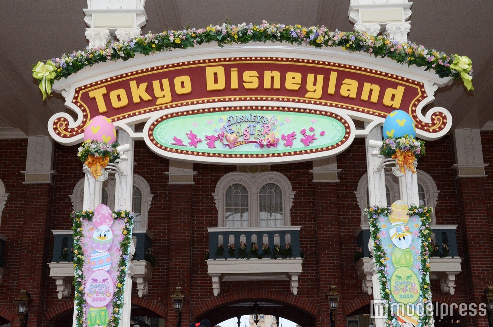 ディズニーランドのデコレーション／エントランス（C）モデルプレス