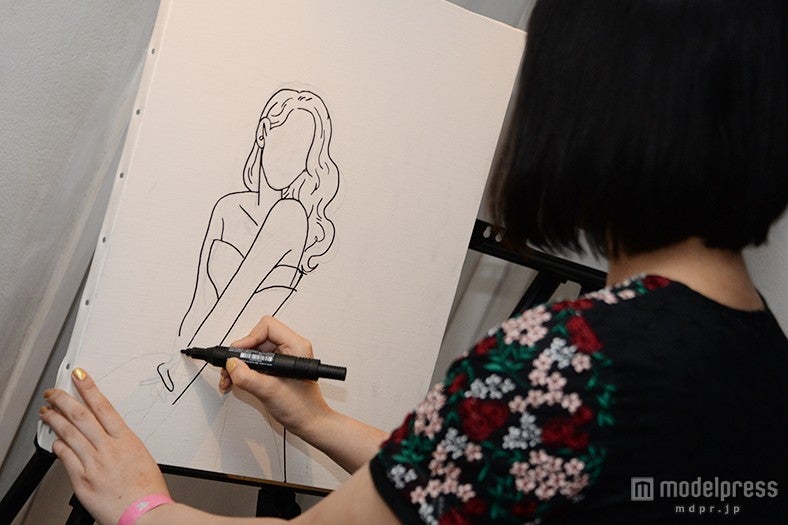 人気イラストレーター・WALNUTがライブペインティングを披露