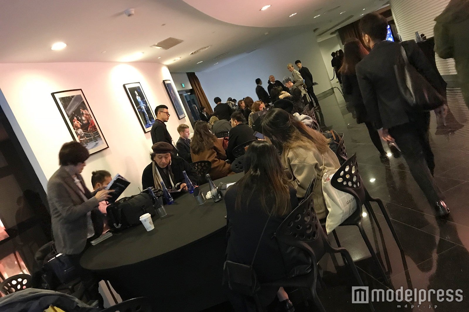 プレスエリアは取材陣で溢れる （C）モデルプレス