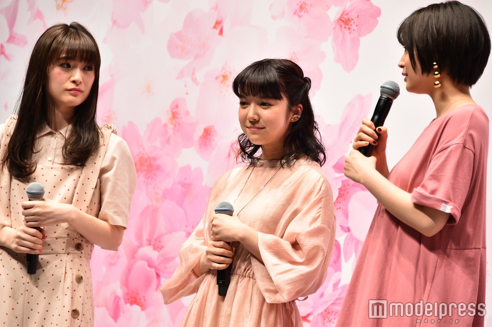 優希美青、上白石萌音、広瀬すず （C）モデルプレス