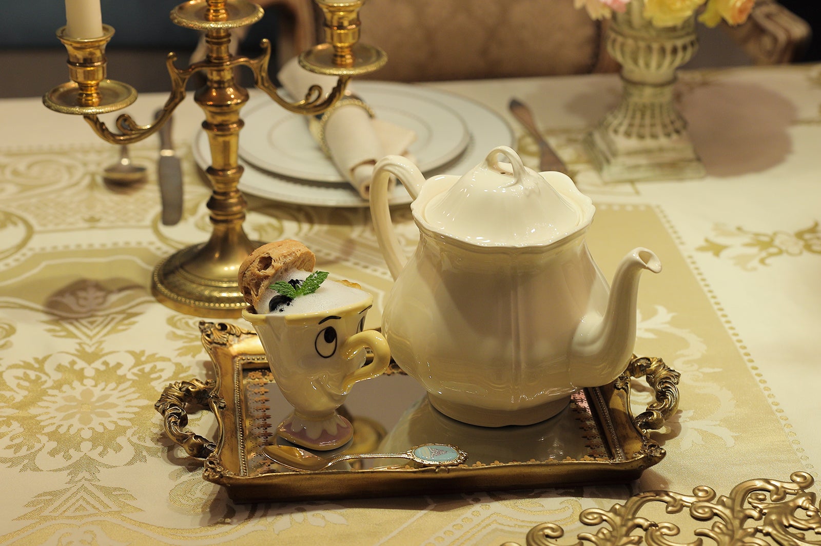 ＜The Mod Song＞チップのお助けアフタヌーンティー1,090円／スプーン付き1,690円（C）Disney