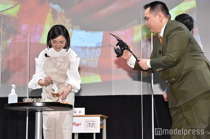 安達祐実、内海崇 (C)モデルプレス