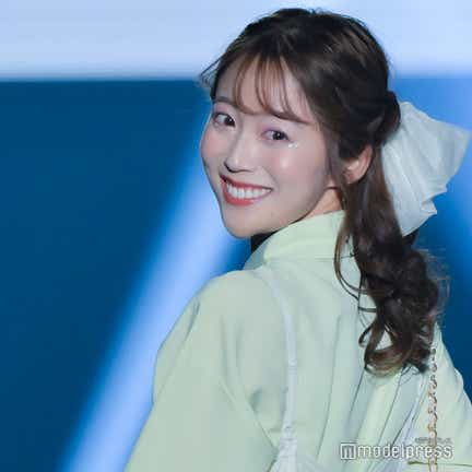 静岡第一テレビ澤井志帆アナ、ミニスカからスラリ美脚 淡色コーデで登場<TGC しずおか 2024>