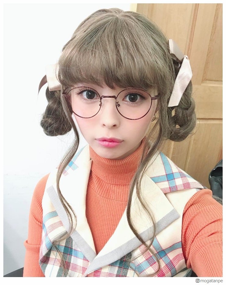 最上もが“丸メガネ×おさげ”ショットに「誰かと思った」「めちゃくちゃ可愛い」と反響