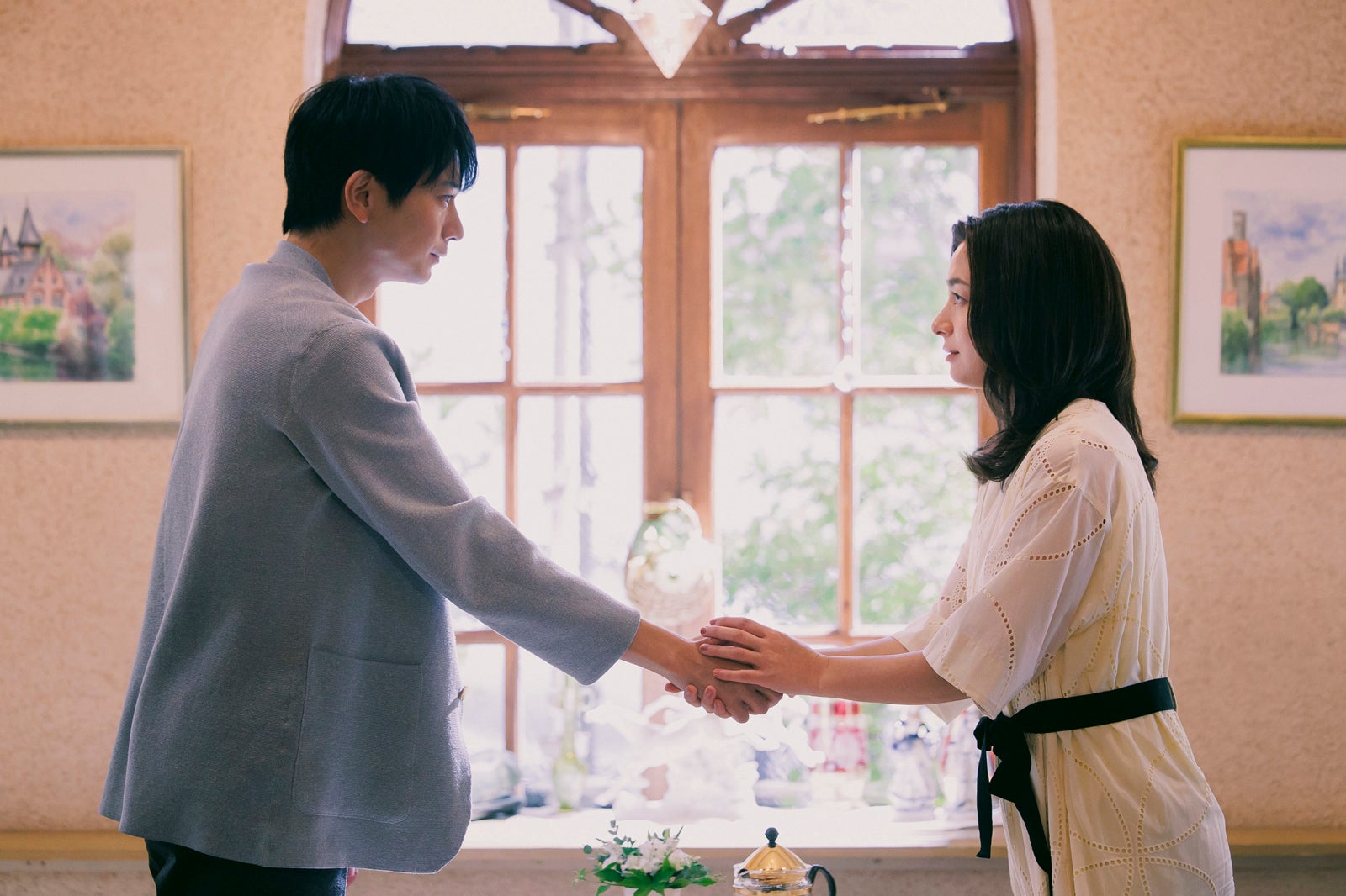 向井理、尾野真千子「ライオンの隠れ家」第7話（C）TBS