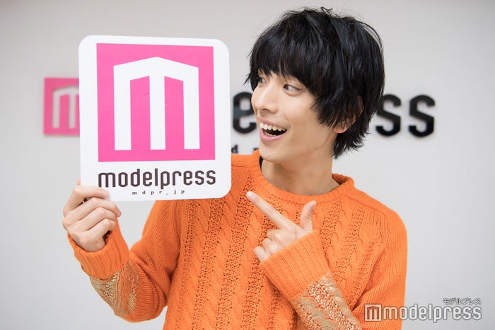 モデルプレスのインタビューに応じた黒羽麻璃央(C)モデルプレス