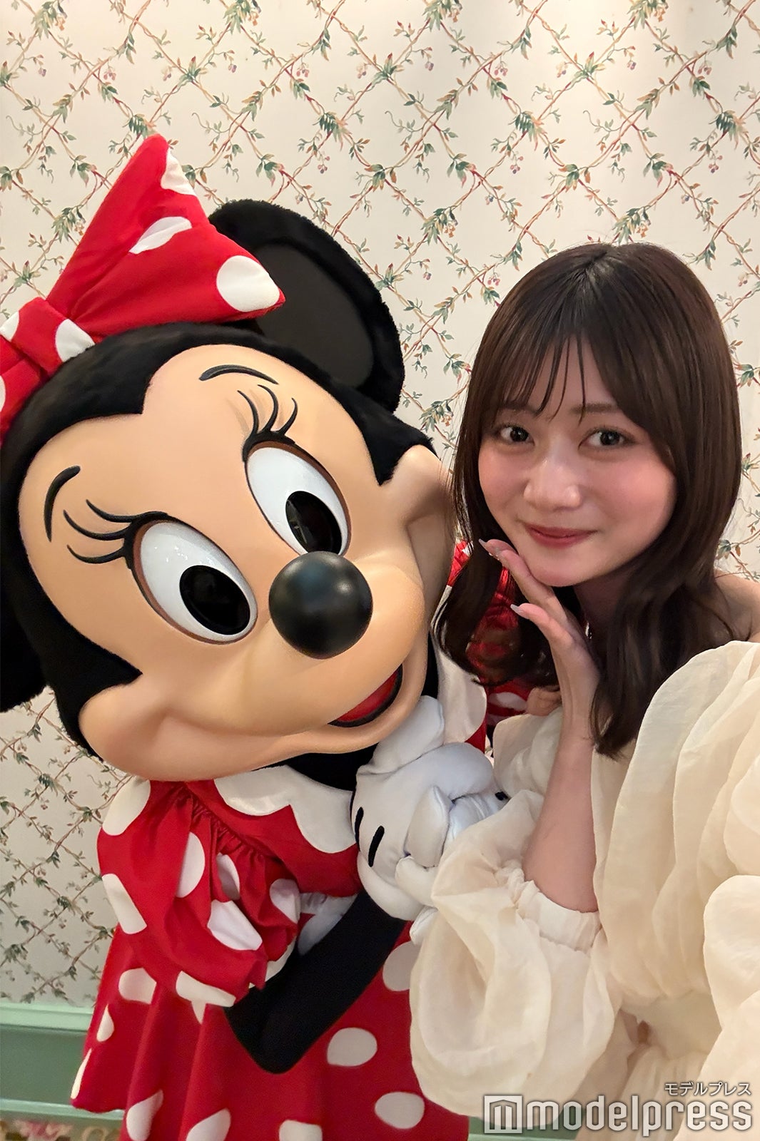 ミニーマウスとグリーティング（C）モデルプレス