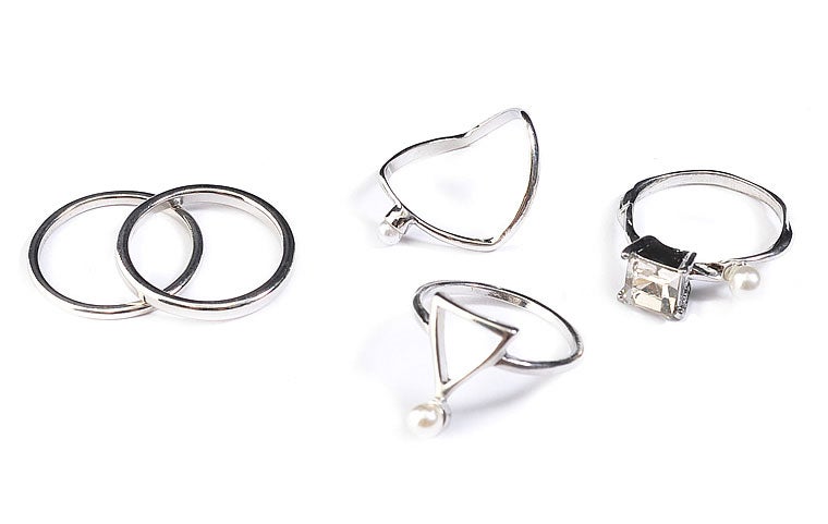 フェイクパールデザインリング「Re:EDIT by GALSTAR」1,498円（税込）／画像提供：Re:EDIT by GALSTAR