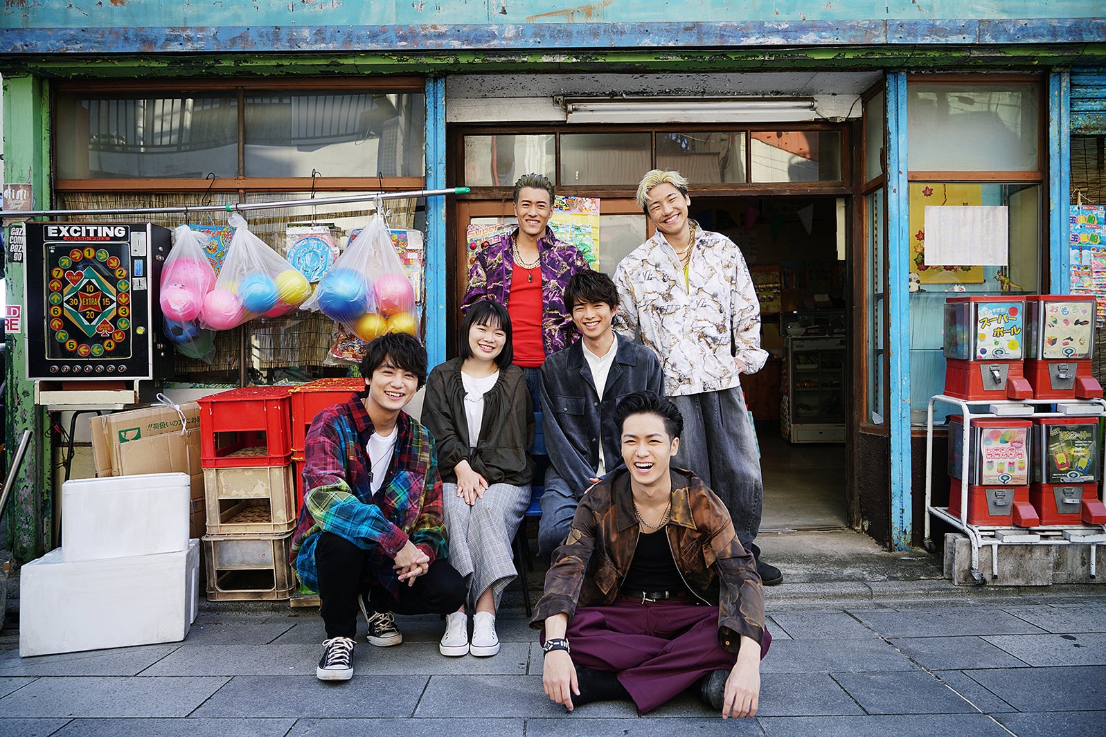 希望ヶ丘団地の6人が再び集結！／「6 from HiGH＆LOW THE WORST」より（C）HI-AX（C）高橋ヒロシ（秋田書店）