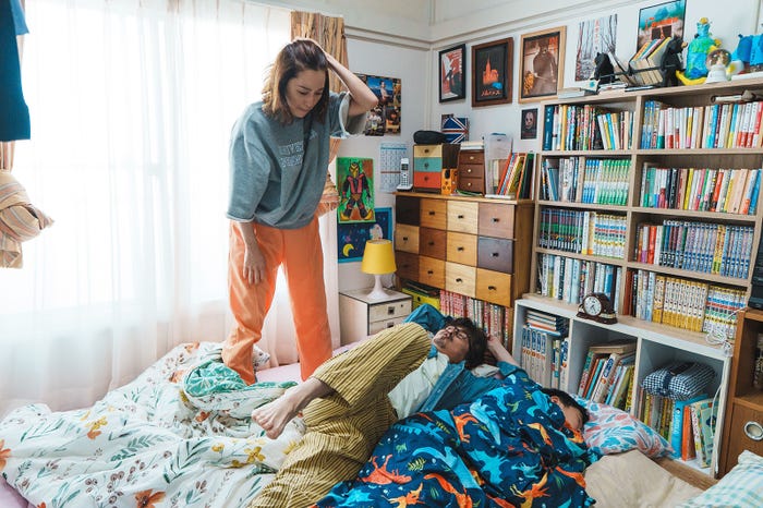 中村アン、小澤征悦、嶋田鉄太「こんばんは、朝山家です。」第1話(C)ABCテレビ