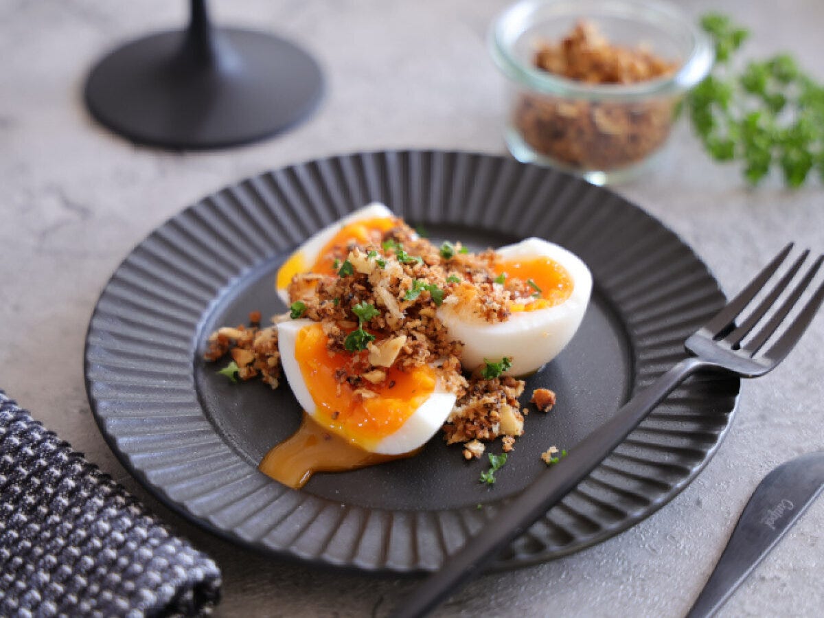 デュカ風味のカリカリゆで卵サラダ