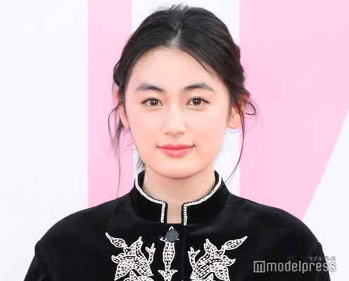 八木莉可子、シックなモノトーン衣装で色白美肌輝く 4月に大学卒業【ミス ディオール展覧会 ある⼥性の物語】