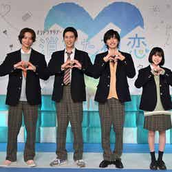 『消えた初恋』ポーズをする（左から）鈴木仁、目黒蓮、道枝駿佑、福本莉子（C）テレビ朝日