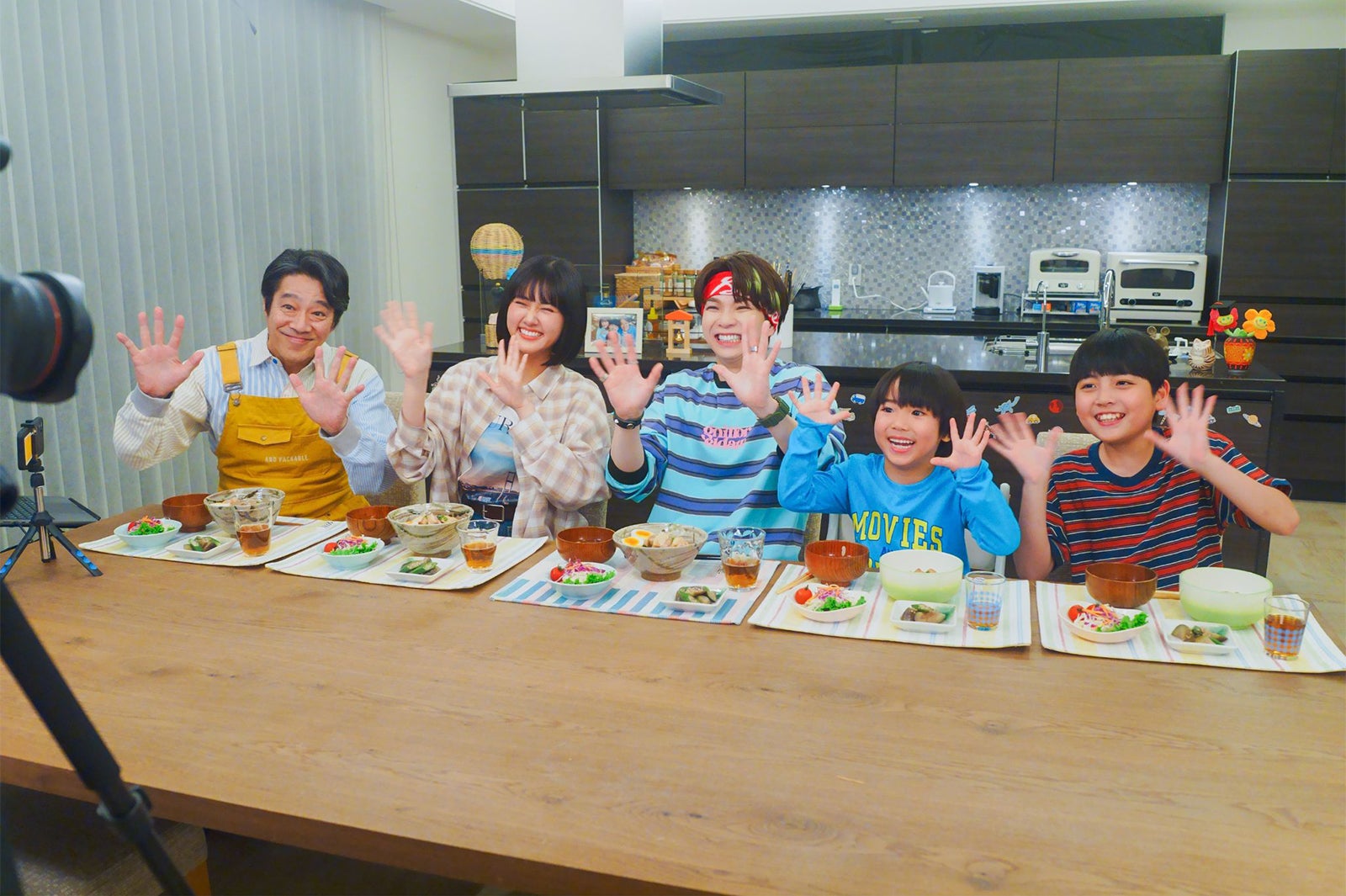 堤真一、原菜乃華、塩崎太一ら「もうパパ！」第1話（C）ABCテレビ