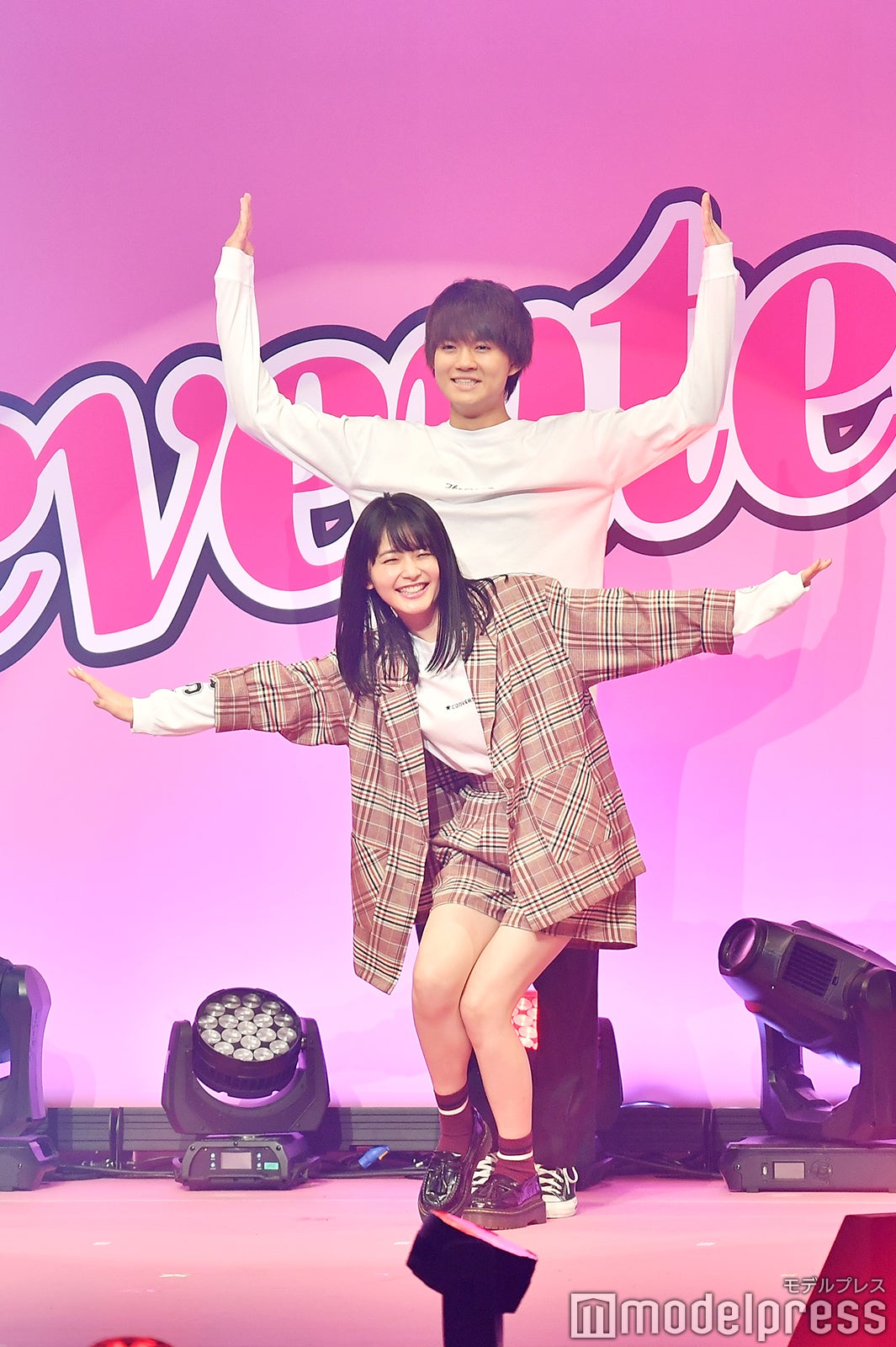 佐野勇斗、久間田琳加（C）モデルプレス