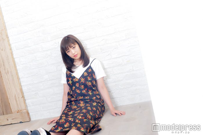 鷲尾伶菜(C)モデルプレス