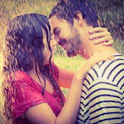 モデルプレス - 雨の日にされるとキュンとくる!女子の嬉しい気遣い3つ