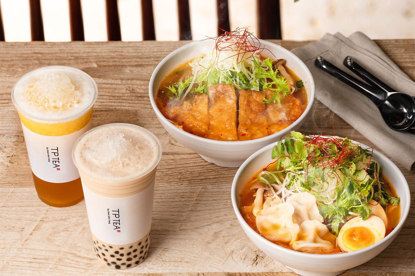 野菜たっぷりの春雨ヌードル「サラダ麻辣湯」600円～700円／画像提供：オアシスティースタンド