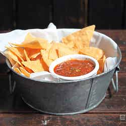 さくさくのメキシカンチップスとサルサソースがたまらないPINK TACO NACHOS(ピンクタコナチョス)$9.95