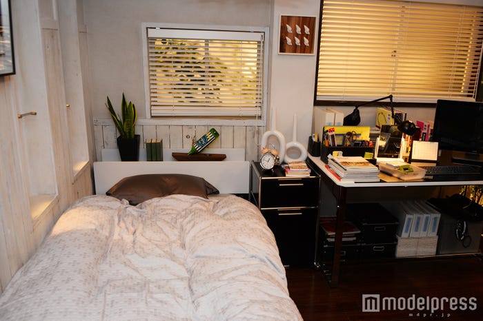 千秋のお部屋は“クールでおしゃれ”を意識!(C)モデルプレス