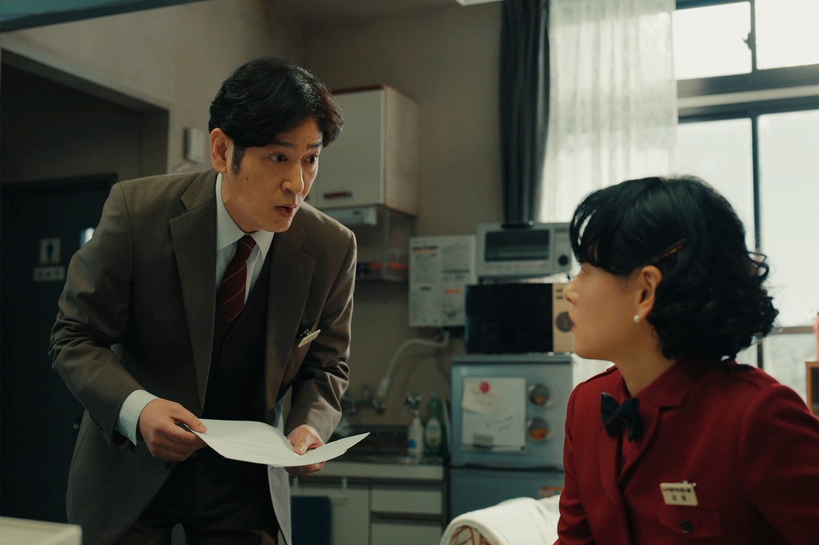 田中直樹、市川実日子「ホットスポット」第7話（C）日本テレビ