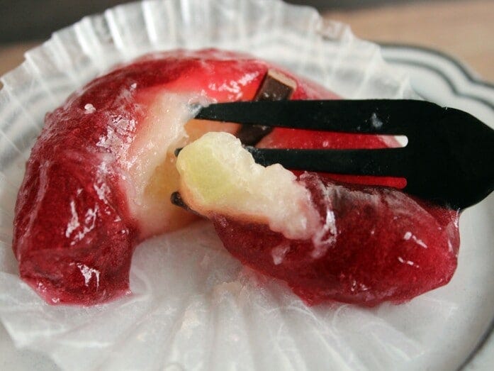 アーモンドの風味と葛まんじゅう。意外な組み合わせが新鮮