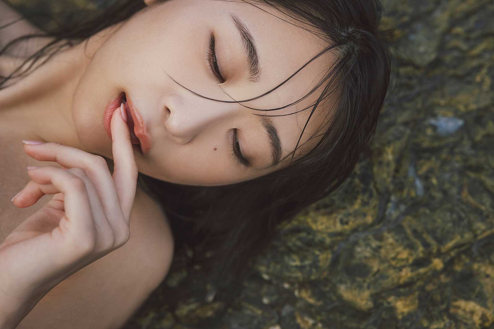 真島なおみ／撮影：倉本侑磨／真島なおみ写真集（講談社）より