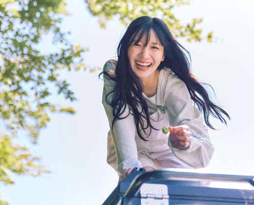 日向坂46河田陽菜、屋根上で満面の笑み 2nd写真集先行カット10弾公開&パネル展開催書店決定【テイクオフ】