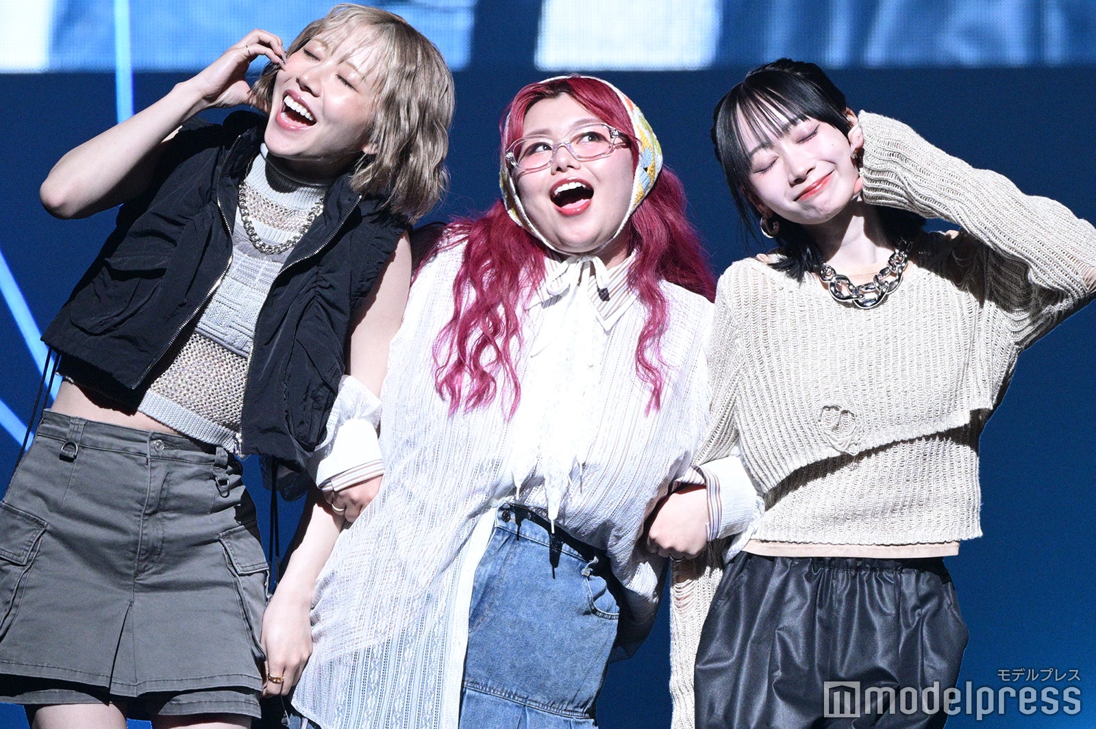 くれまぐ、顔寄せ合いハートポーズに観客沸く【TGC香川2025】