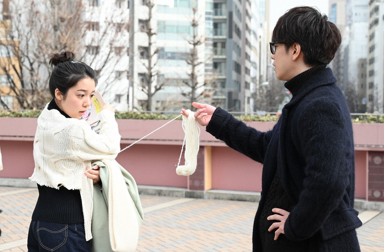 上白石萌音、佐藤健／「恋はつづくよどこまでも」第7話より（C）TBS