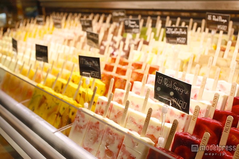 「サングリア」などアルコール入りのアイスキャンディーも用意