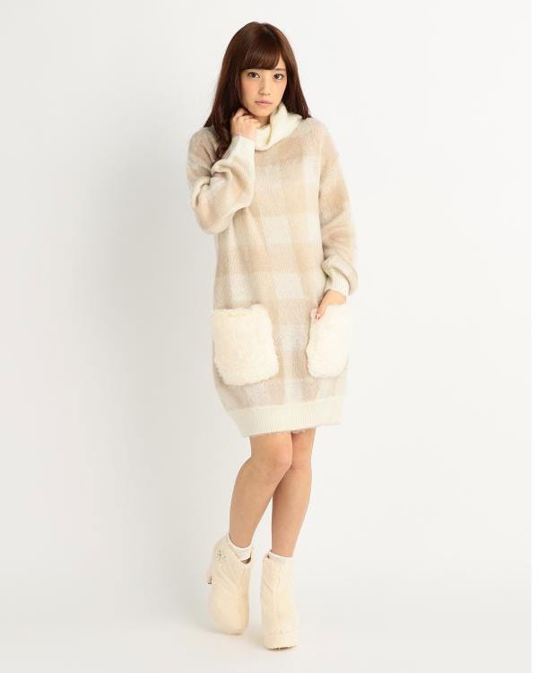 チェックオフタートルニットワンピース「LIZ LISA」9,396円(税込)/画像提供:Tokyo Kawaii Life