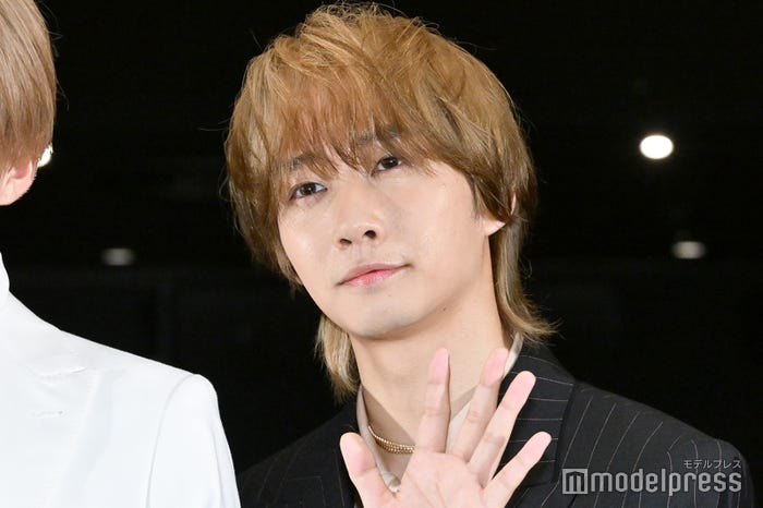 赤いビックリマーク使用をツッコまれた中村海人(C)モデルプレス