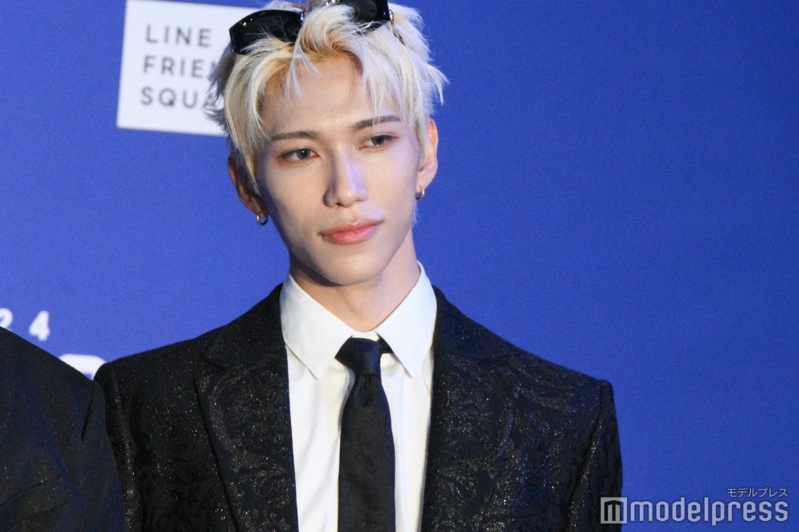 サングラスを合わせた池崎理人（C）モデルプレス