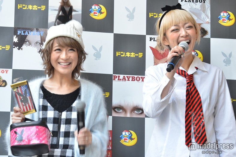 （左から）鈴木奈々、松嶋尚美に扮したみかん