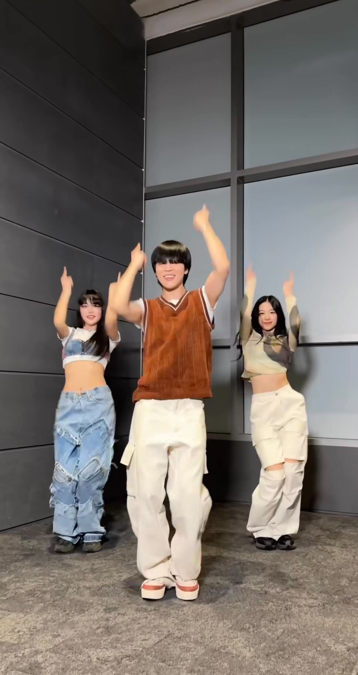 BTSジミン、LE SSERAFIMのSNS登場 コラボダンス動画が「可愛すぎる」と話題