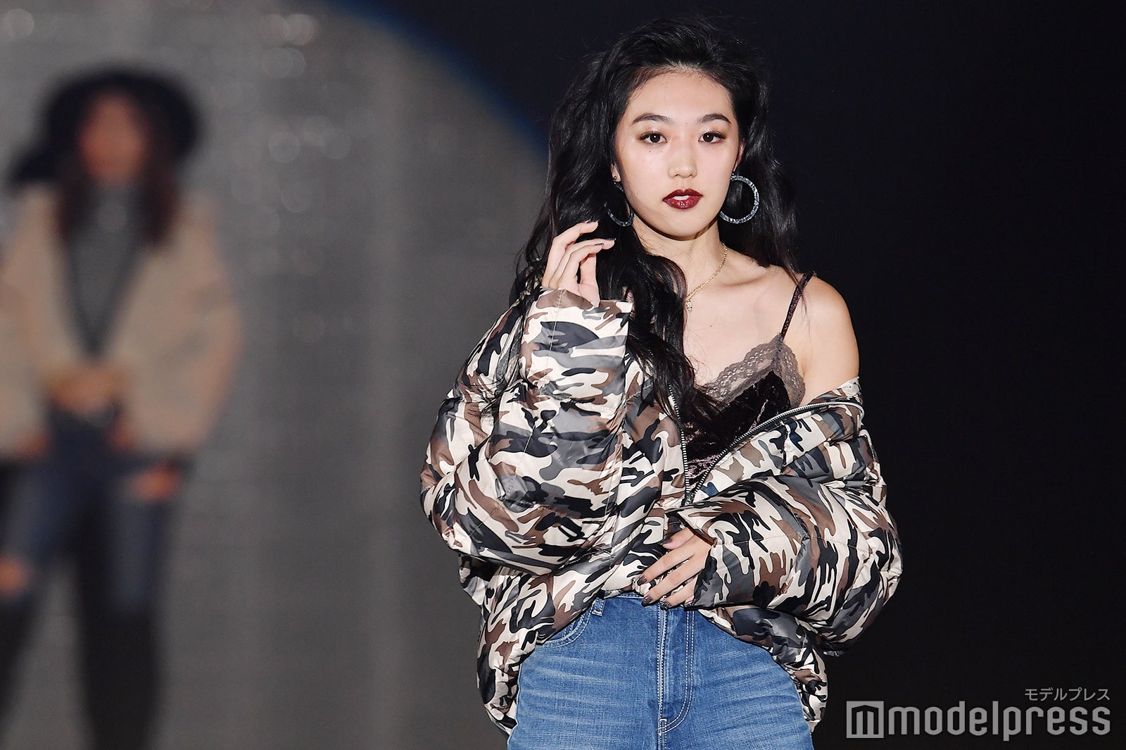 E-girls - E-girls 佐藤晴美 フリスビー 佐藤晴美 - ポップでカラフルなE-girlsを！11人体制で挑む紅白へ