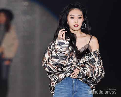Flower重留真波、レースタンクトップでSEXY肌見せ 髪かきあげ色気たっぷり<GirlsAward 2018 A/W>