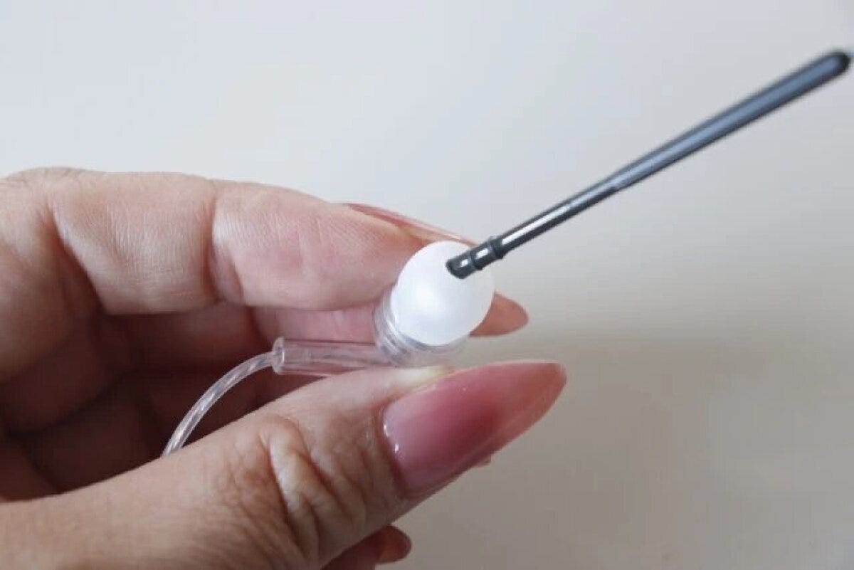 ダイソー 粘着式耳かきブラック20本入 使用例 掃除 ダイソー 粘着式耳かきブラック20本入 使用例 掃除