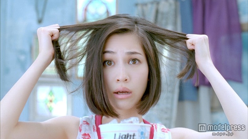 水原希子／ICEカップヌードル新CM「氷入れすぎた」篇より