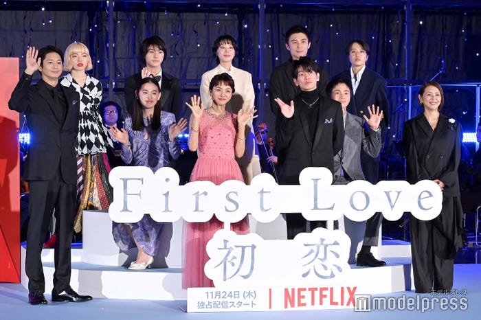 (前列左から)向井理、八木莉可子、満島ひかり、佐藤健、木戸大聖、小泉今日子、(後列左から)アオイヤマダ、荒木飛羽、夏帆、中尾明慶、寒竹ゆり監督 (C)モデルプレス