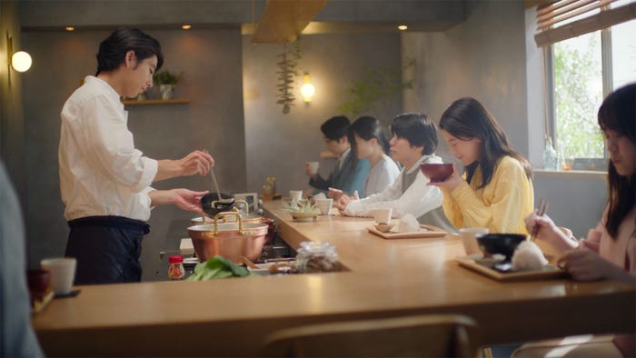 賀来賢人、出口夏希/本編カット(提供写真)