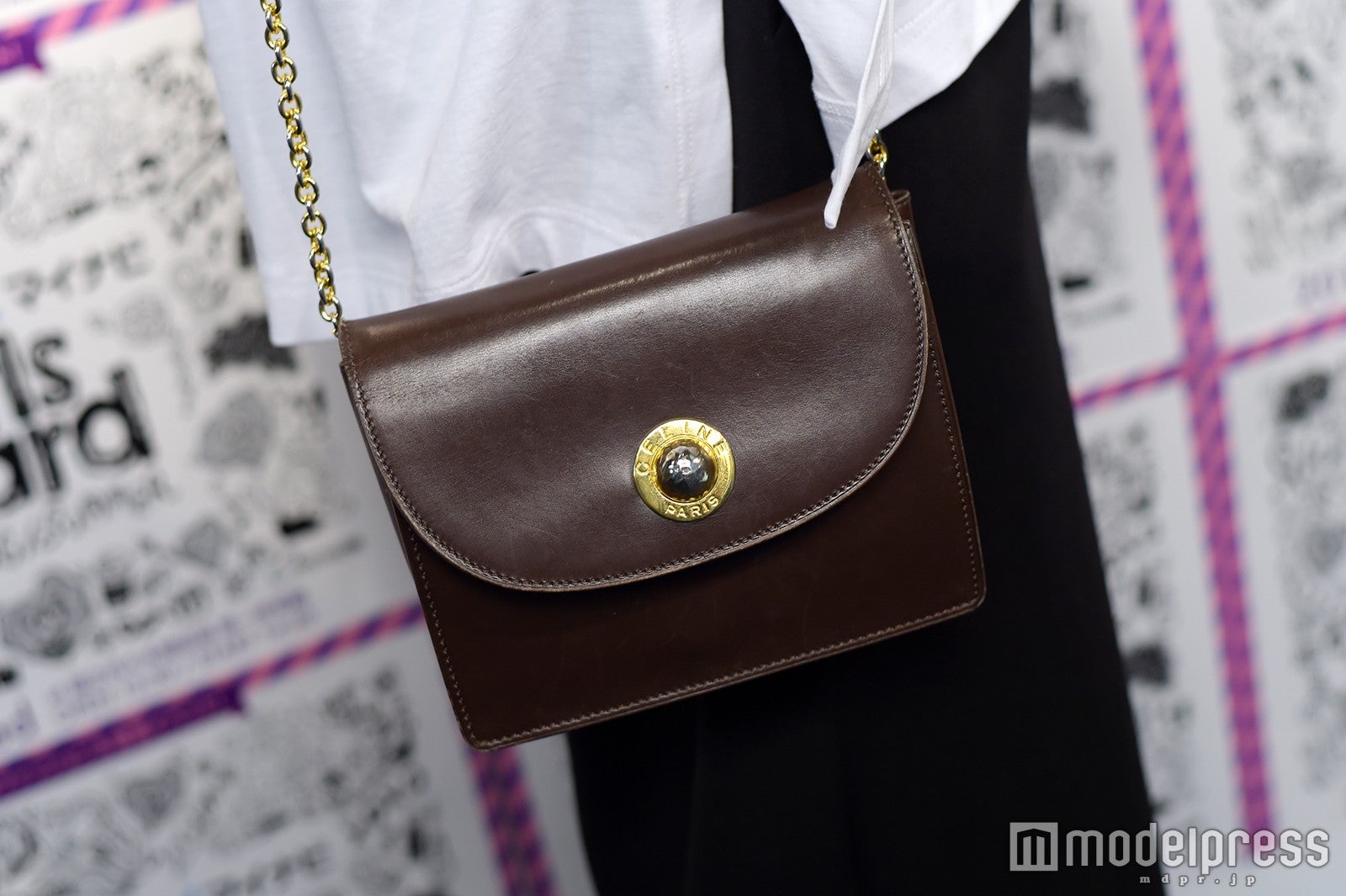 鈴木優華さんバッグ （C）モデルプレス