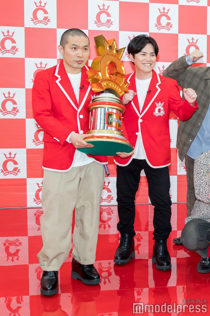 (左)ラブレターズ(塚本直毅、溜口佑太朗)(C)モデルプレス