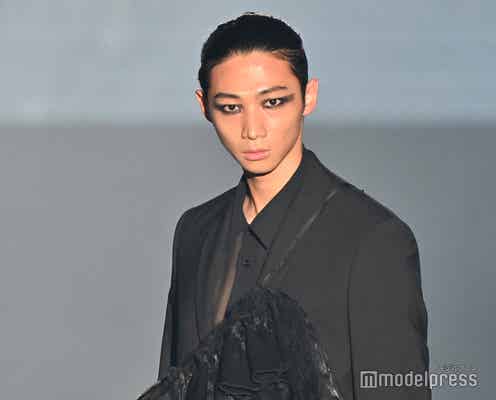 「下剋上球児」で話題・橘優輝、ロングヘア束ね印象ガラリ モードな空気溢れるランウェイ【TGC 和歌山 2024】