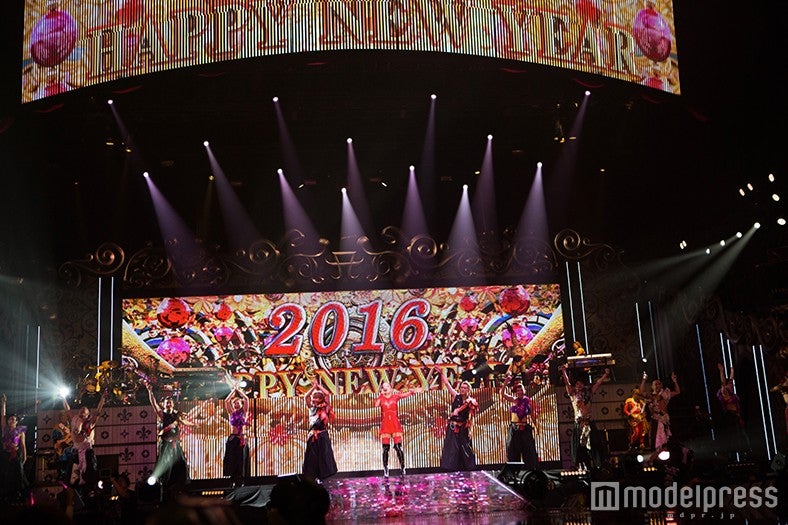浜崎あゆみのカウントダウンライブ『ayumi hamasaki COUNTDOWN LIVE 2015-2016 A ～MADE IN TOKYO～』模様（画像提供：avex）