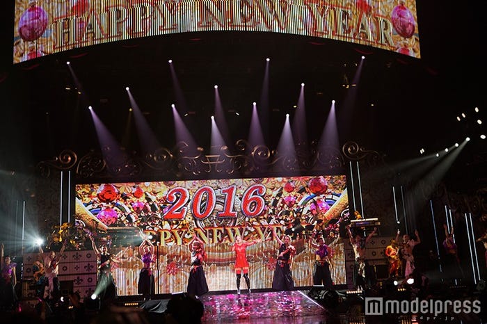 浜崎あゆみのカウントダウンライブ『ayumi hamasaki COUNTDOWN LIVE 2015-2016 A ~MADE IN TOKYO~』模様(画像提供:avex)