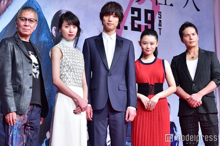 『無限の住人』完成報告記者会見/写真左から:三池崇史監督、戸田恵梨香、福士蒼汰、杉咲花、市原隼人(C)モデルプレス